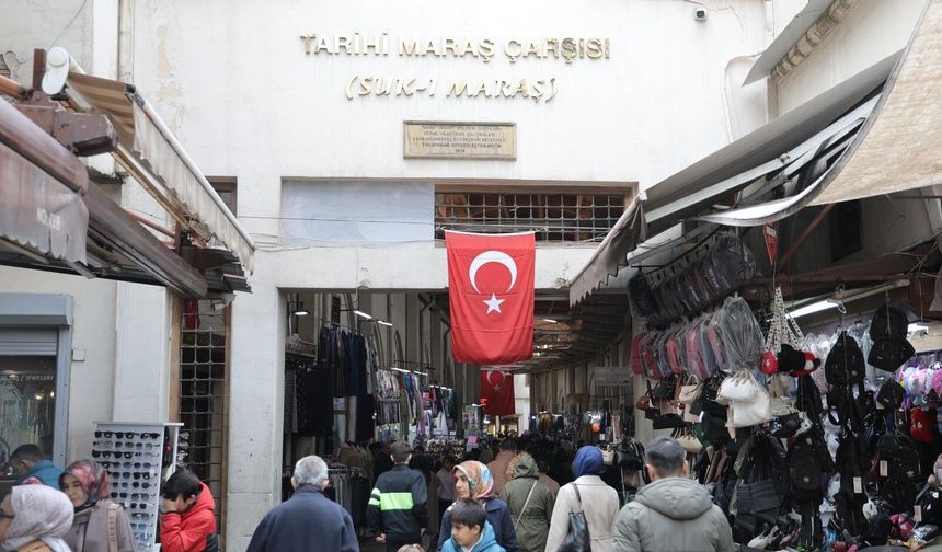 Kahramanmaraş’ta hafta sonu yoğunluğu! Güneşi gören çarşıya akın etti