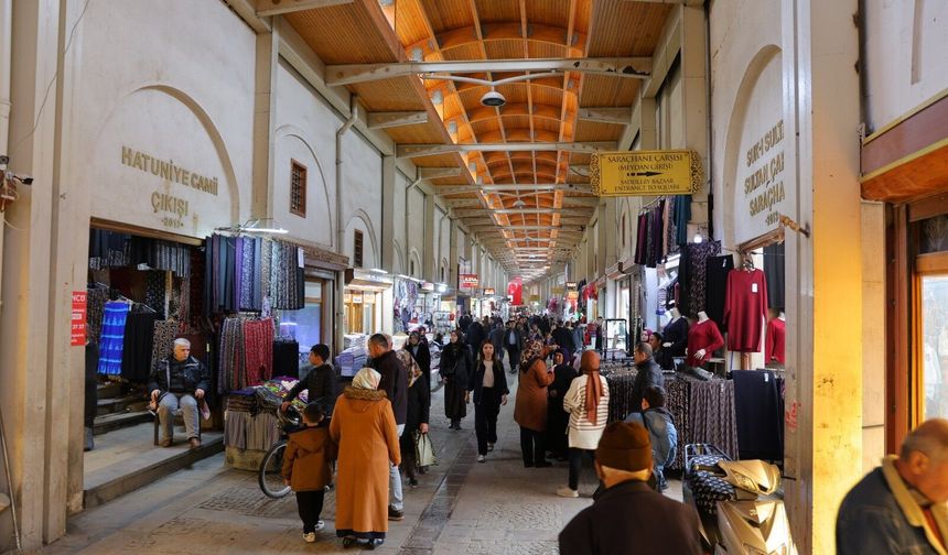 Kahramanmaraş tarihi çarşılarda bayram bereketi esnafı güldürdü