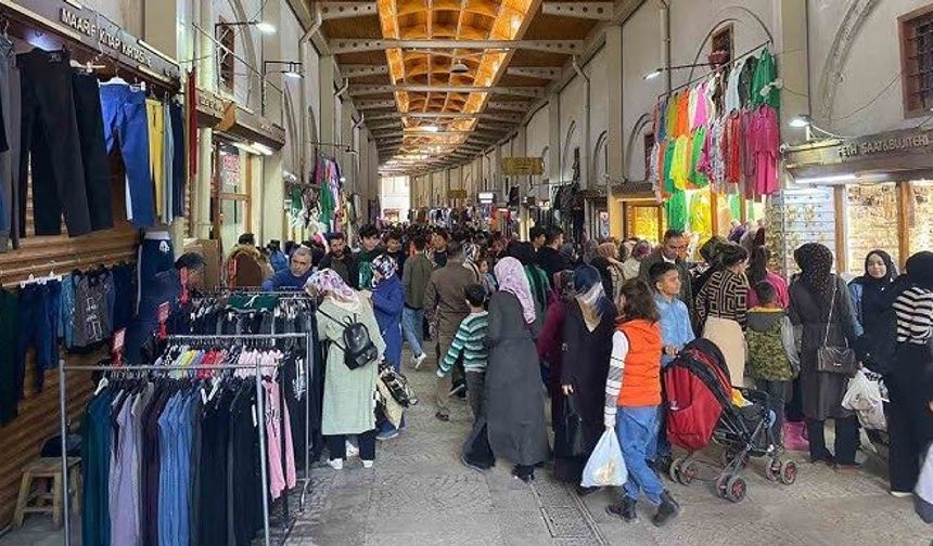 Kahramanmaraş’ta Bayram Alışverişi ve Tatlı Hazırlıkları Başladı