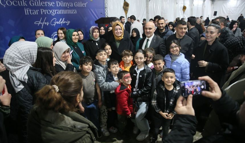 Kahramanmaraş’ta Bayramlık Sevinci: 750 Çocuğa Fatma Betül Sayan Kaya’dan Hediye