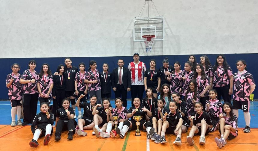 Kahramanmaraş’ta hentbolda tarihi başarı