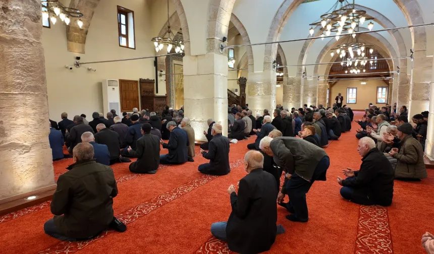 Kahramanmaraş’ta Kadir Gecesi’nde tarihi Ulu Camii’de büyük buluşma