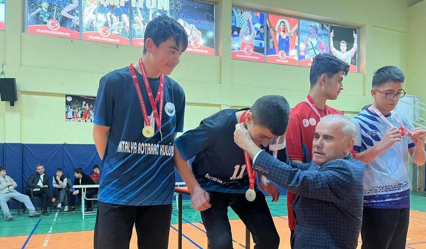 Kahramanmaraş’ta okul sporları bilek güreşi müsabakaları tamamlandı