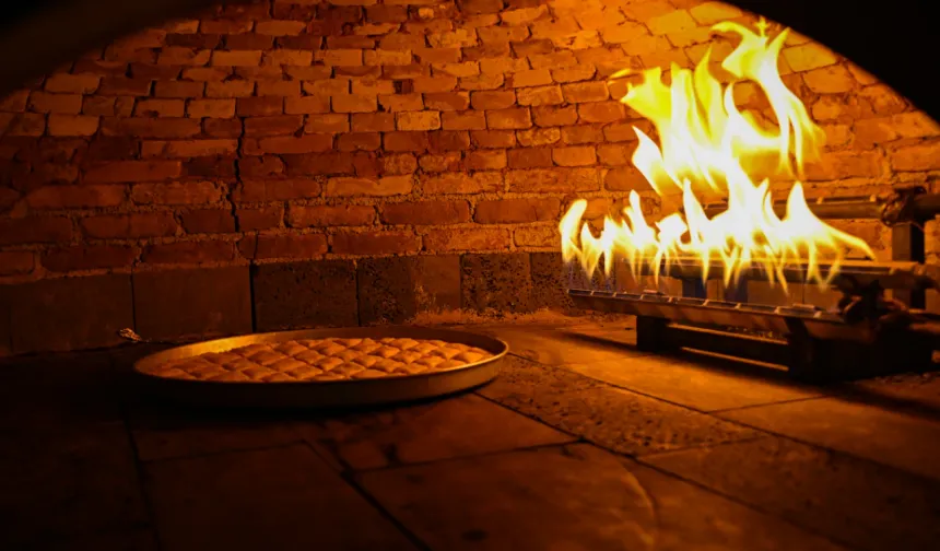 Kat kat hamuruyla meşhur Osmaniye kömbesi