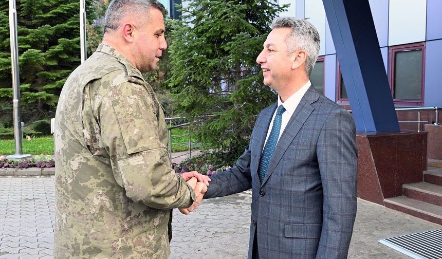 Tuğgeneral Mahmut Sert'ten Rektör Okumuş'a hayırlı olsun