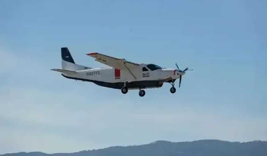 Yolcu uçağı düştü: 15 ölü