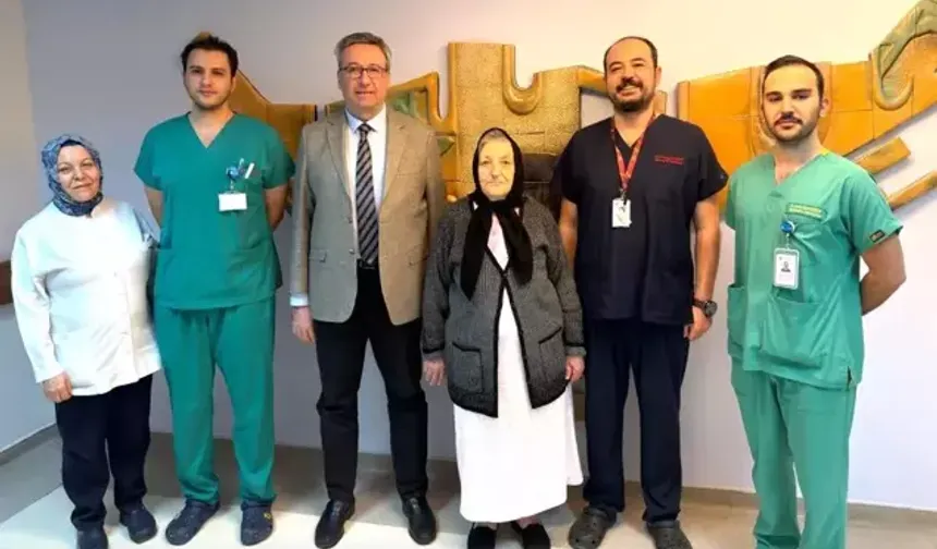 72 Yaşındaki Hastanın Kalçasından 3,7 Kiloluk Tümör Çıkarıldı