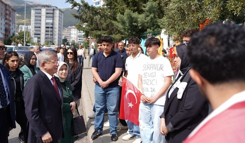 Ahmet Davutoğlu Ayser Çalık Ortaokulu'nu ziyaret etti!