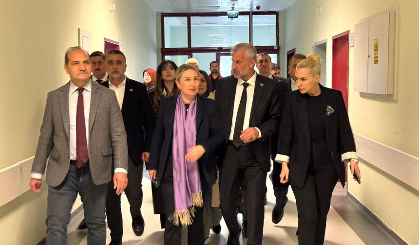 Anahtar Parti Kahramanmaraş'ta yaralı öğrencileri hastanede ziyaret etti!