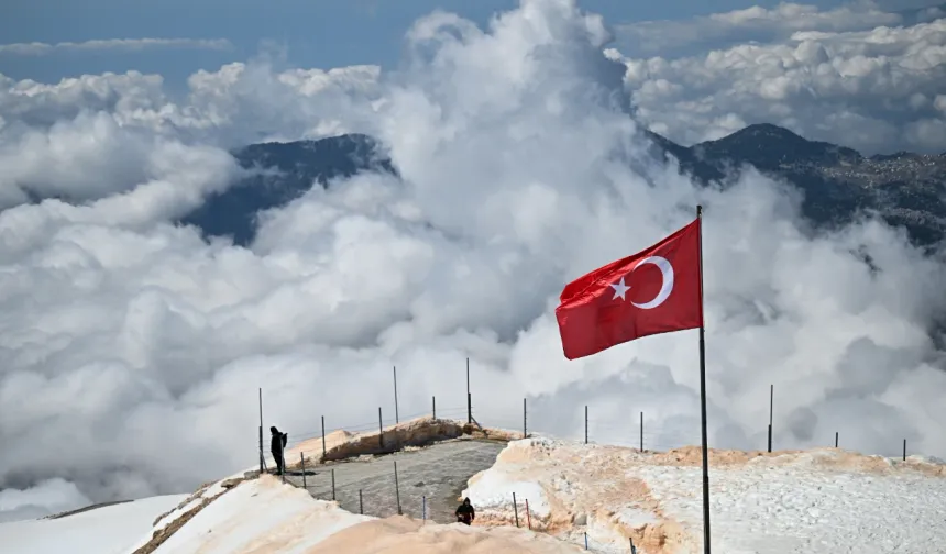 Antalya'da nisan ayında kar keyfi! Tahtalı Dağı beyazladı