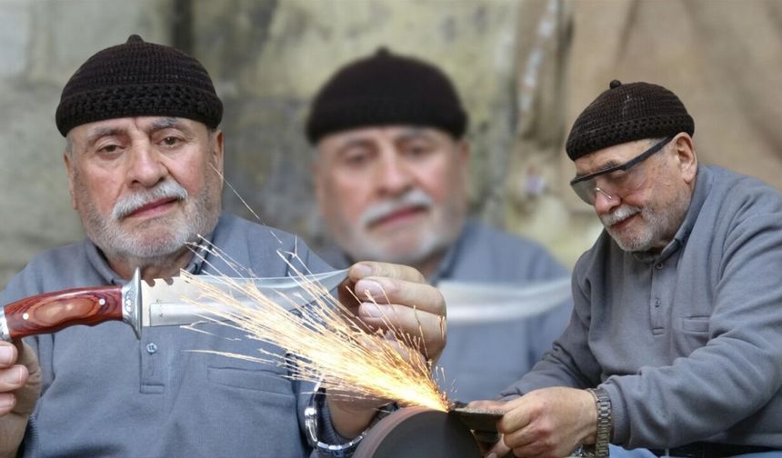Kahramanmaraşlı Cemil Usta'dan 67 yıllık bıçak mesaisi!
