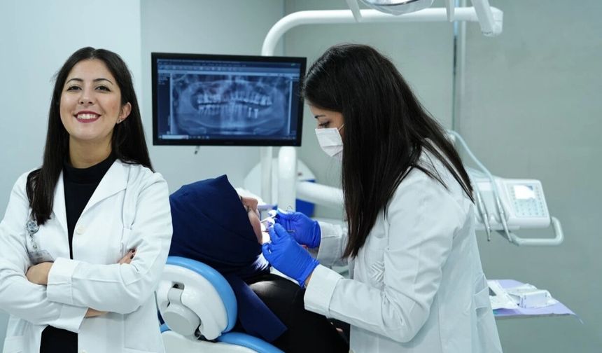 Diş beyazlatma ürünlerine dikkat! Uzmanlar kalıcı hasar uyarısı yaptı