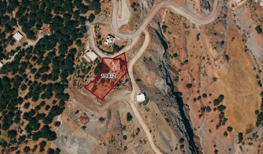 Dulkadiroğlu'nda 3 katlı bina icradan satılıktır!