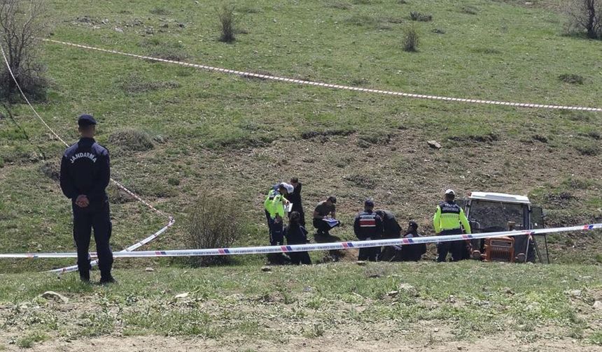 Traktör dere yatağına devrildi: 1 ölü, 3 yaralı