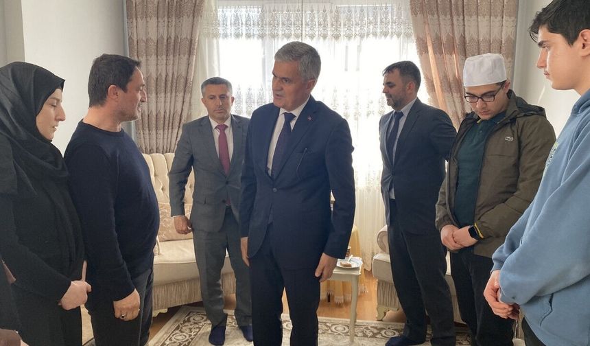 İl Millî Eğitim Müdürü Turan Akpınar’dan şehit çocukların ailelerine taziye ziyareti