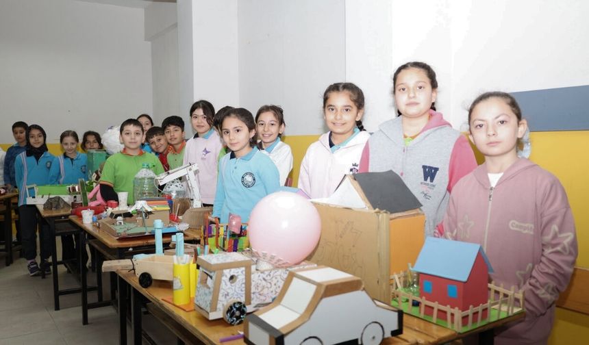 Kahramanmaraş’ta öğrenciler kendi oyuncaklarını yaptı