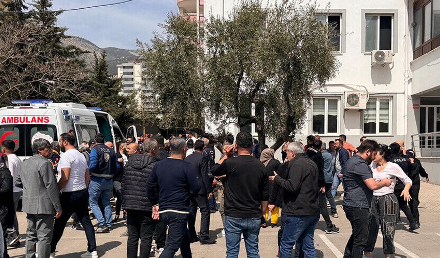 Okul saldırısında 411 kişiye gözaltı, 1866 URL adresine erişim engeli!