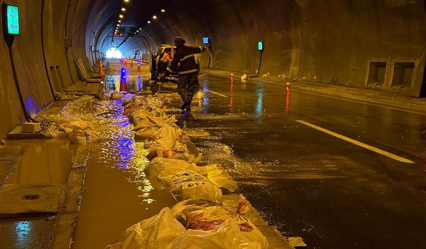 Kahramanmaraş’ta sağanak yağış nedeniyle Aşık Mahzuni Şerif Tüneli ulaşıma kapatıldı