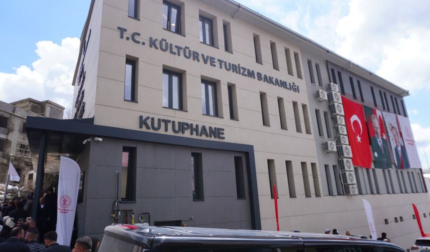 Kahramanmaraş’ta Şehit Ömer Halisdemir Kütüphanesi Açıldı