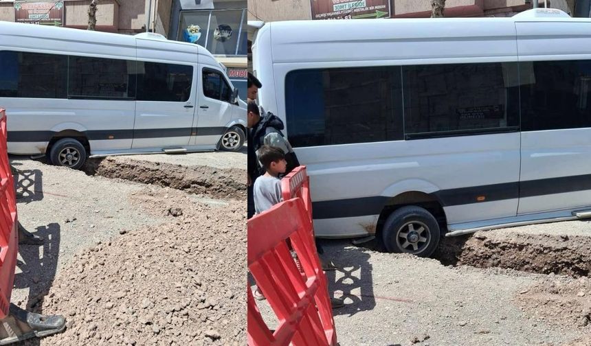 Kahramanmaraş'ta Servis Aracı Çukura Düştü