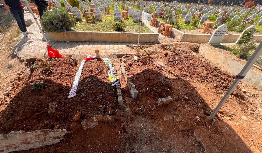 Kahramanmaraş’taki Saldırıda Hayatını Kaybeden 4 Sınıf Arkadaşı Yan Yana Defnedildi