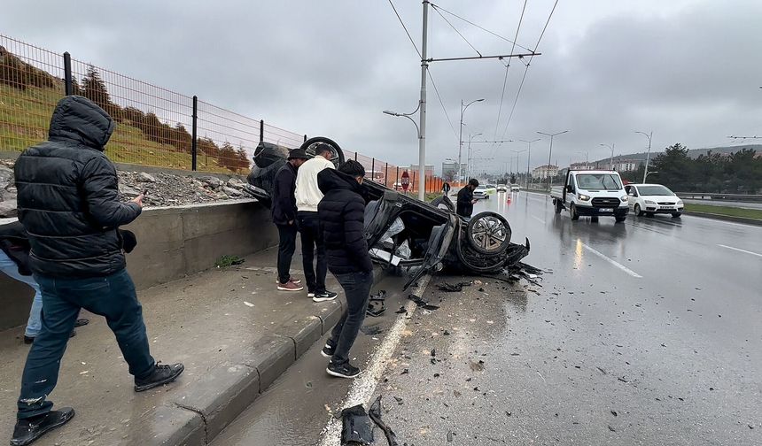 Malatya’da Otomobil Takla Attı: 5 Kişi Kazayı Yara Almadan Atlattı