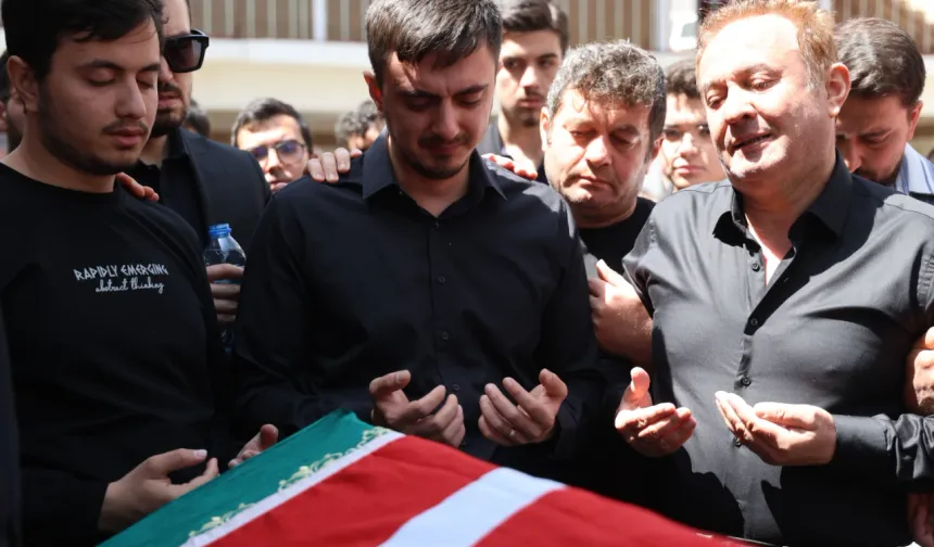 Saldırıda öğrencilerine siper olan öğretmen, gözyaşlarıyla son yolculuğuna uğurlandı
