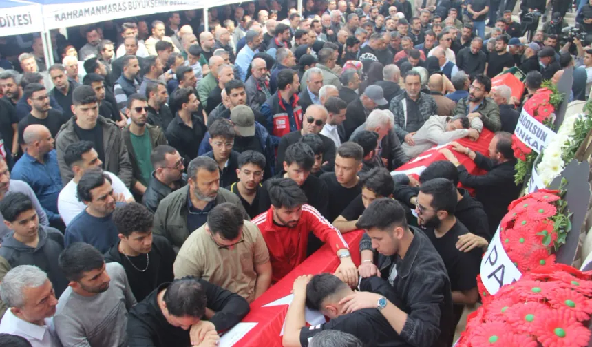 Saldırıda ölen 4 öğrenci gözyaşları içerisinde uğurlandı