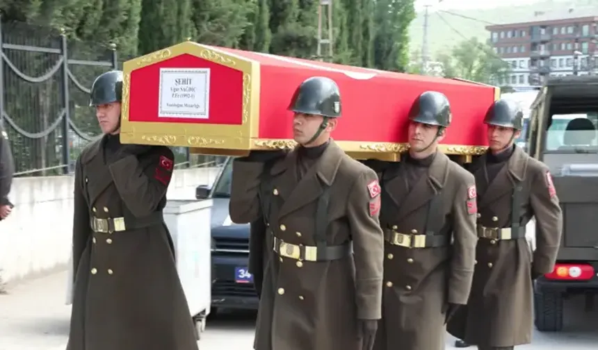 Şehit askerin cenazesi, ailesinin isteği üzerine 14 yıl sonra İstanbul’a nakledildi