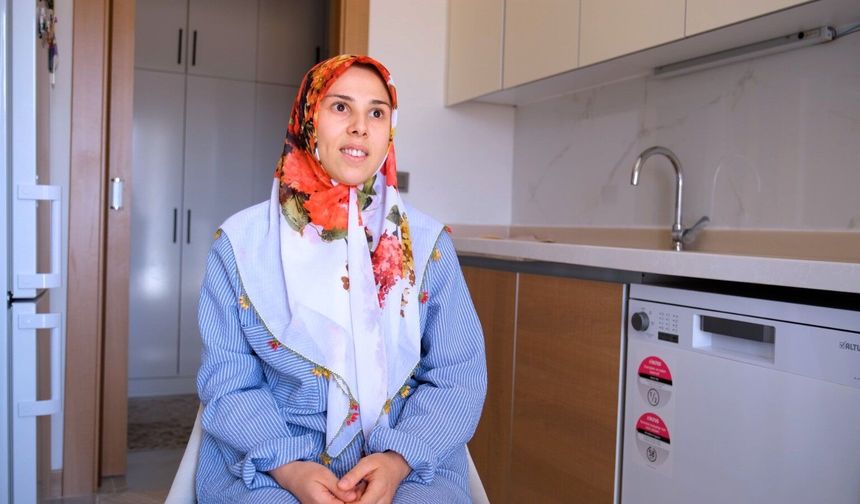 Bakan Kurum, Kahramanmaraş'taki depremzede ailenin bayram sevincini paylaştı