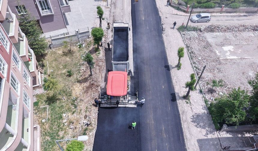 Elbistan Pınarbaşı Caddesi sıcak asfaltla yenileniyor