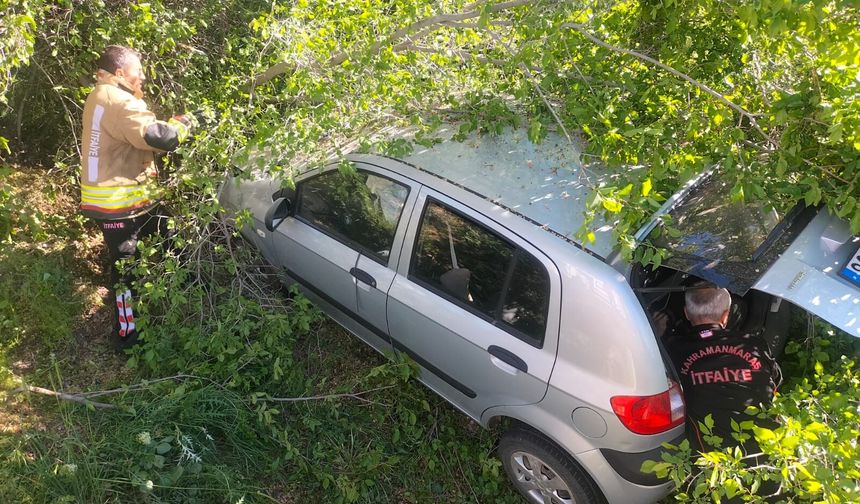 Kahramanmaraş Afşin’de Kaza: Araç Çalılıklara Düştü, 4 Yaralı