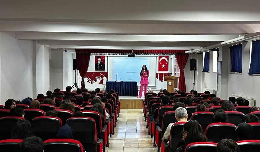 Kahramanmaraş Çocuk Hakları Komitesi lisede tanıtım yaptı