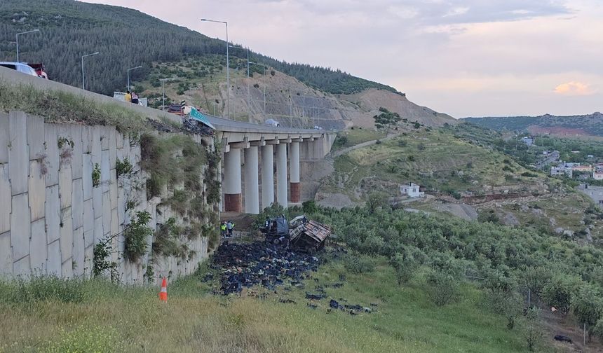 Kahramanmaraş yolunda tır viyadükten uçtu: 3 ölü, 3 yaralı