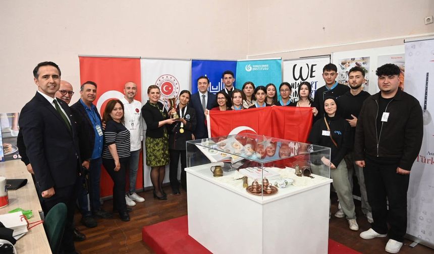 Kahramanmaraşlı öğrencilerden Sırbistan’da gururlandıran başarı