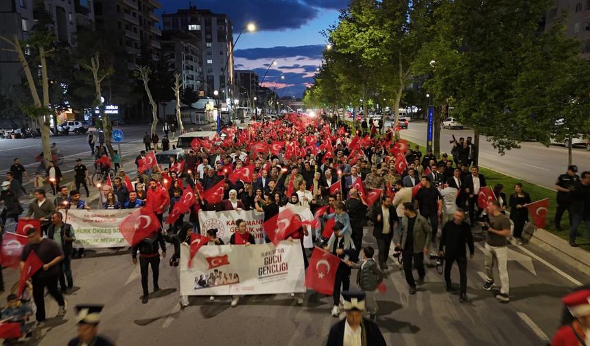 Kahramanmaraş'ta 19 Mayıs fener alayı yapıldı!