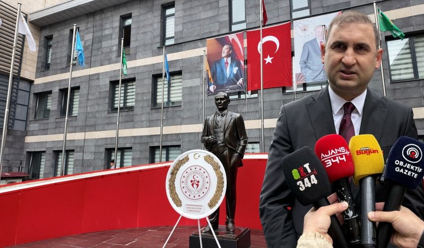 Kahramanmaraş’ta Atatürk Anıtı’na Çelenk Sunuldu, Kutlamalar Başladı