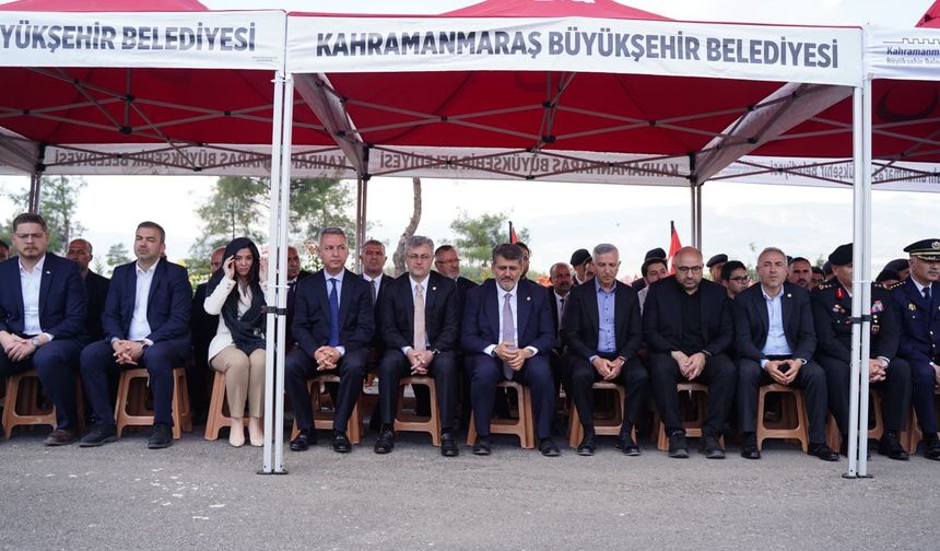 Kahramanmaraş'ta bayram arefesinde deprem şehitlerini dua ile yad etti
