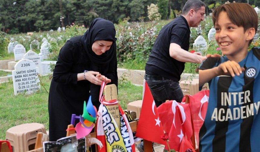 Kahramanmaraş'ta en hüzünlü Anneler Günü! Bayram Nabi'nin annesi mezar başında