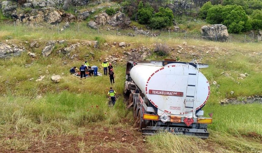 Kahramanmaraş'ta petrol yüklü tanker araziye uçtu!