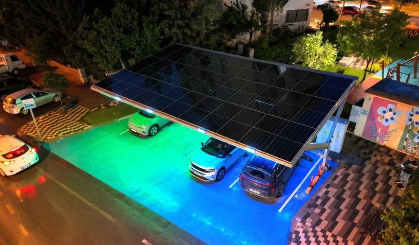 Kahramanmaraş'ta solar carport şarj istasyonu kuruldu! Türkiye'de bir ilk