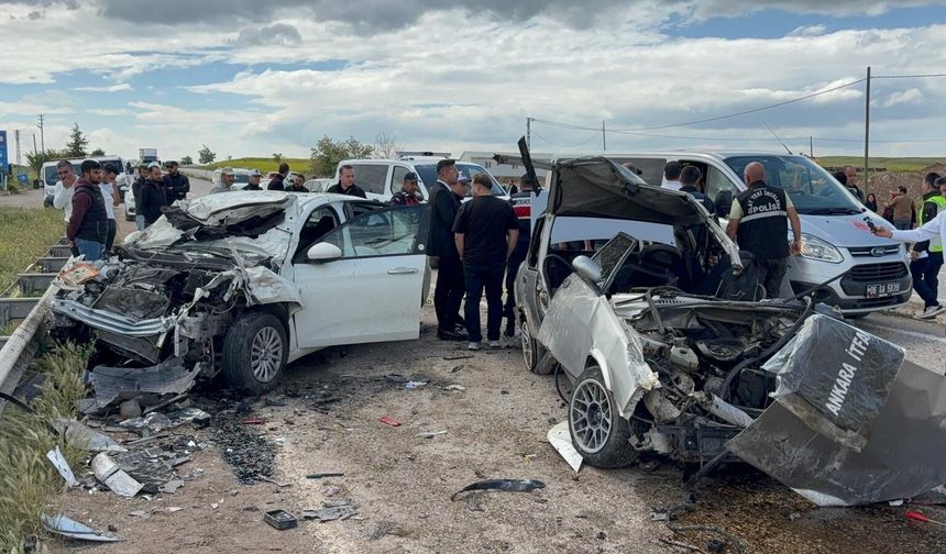 Kırıkkale'de Feci Kaza! İki Otomobil Çarpıştı, 2 Kişi Hayatını Kaybetti