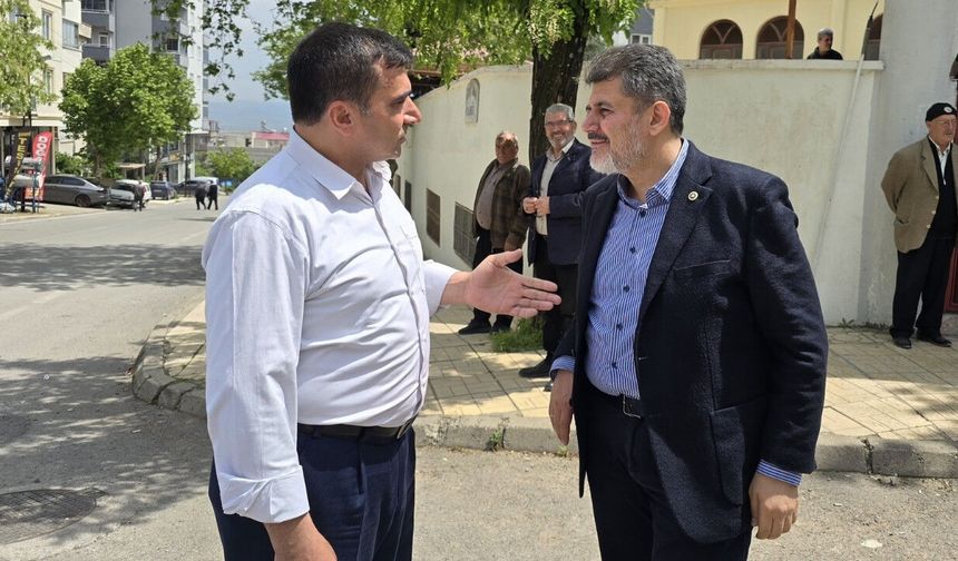 Milletvekili Debgici Cuma namazı sonrası vatandaşla buluştu