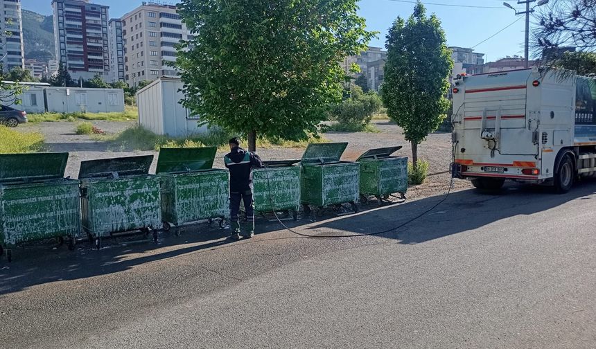 Onikişubat Belediyesi, 288 personel ve 65 araçtan oluşan güçlü ekiple sahada