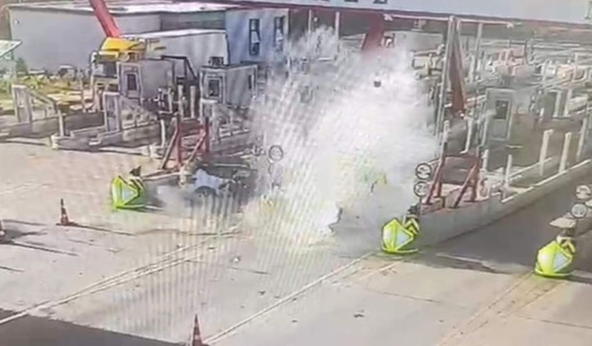 Otomobil bariyerlere çarptı, takla attı: 1 ölü, 1 yaralı