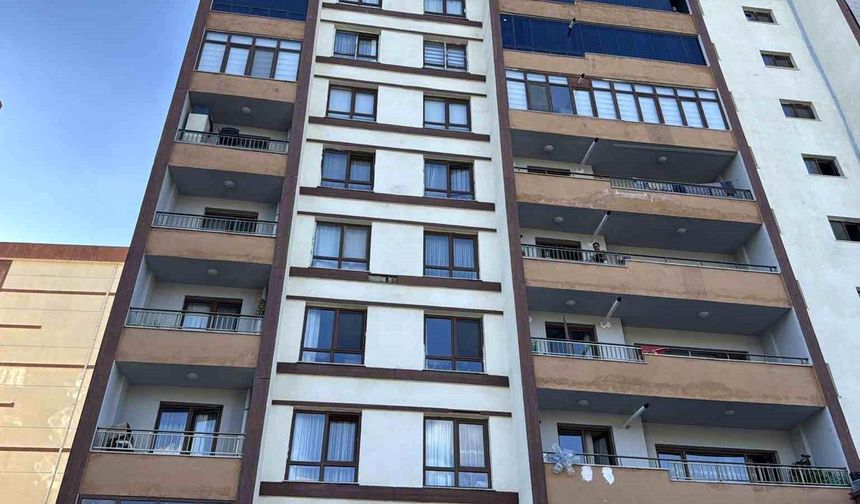 5. kattan düşen 2 yaşındaki çocuk hayatını kaybetti
