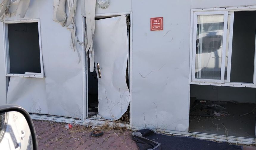 Kahramanmaraş'ta boşaltılan konteynerlere zarar verildi