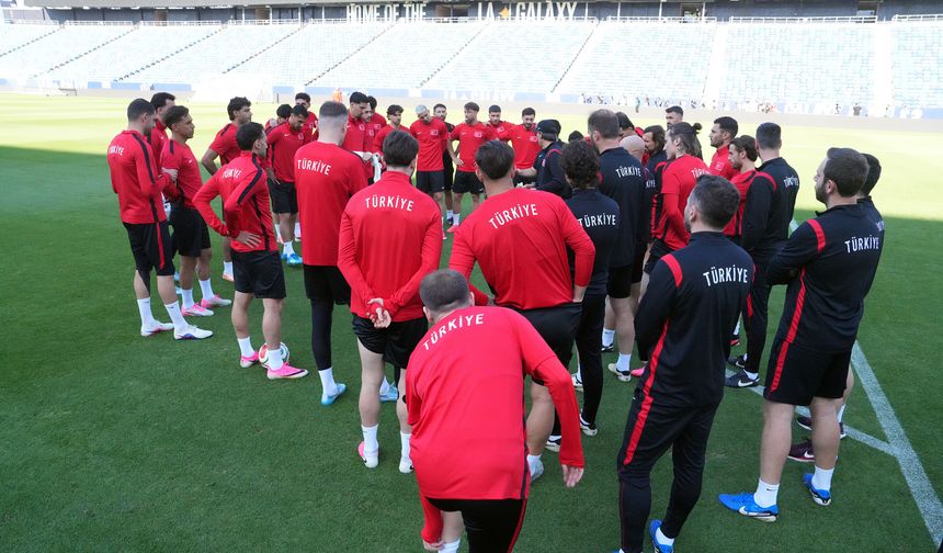 A Milli Takım ABD Maçı Öncesi Son Hazırlıklarını Tamamladı