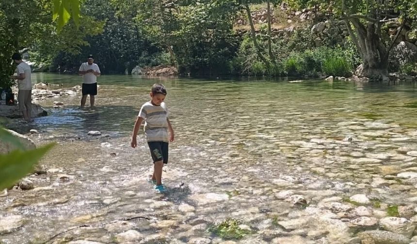 Andırın Karasu Vadisi doğaseverleri mest ediyor