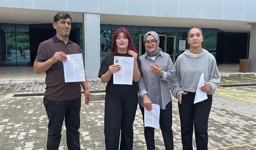 Anne, Baba Ve İki Kızları Aynı YKS'de Ter Döktü! Hayallerine Birlikte Koşuyorlar